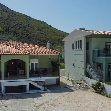 Katsanikos House Case de vacanță
